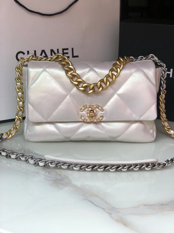 Chanel Medium Tote Bag for Office LadiesChanel Bags